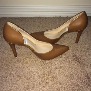 Tan pointed toe heels.