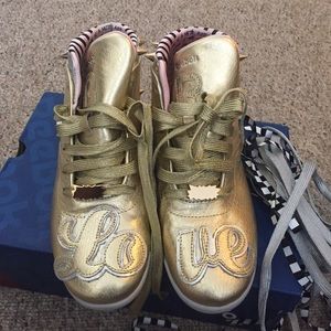 Melody Ehsani x Reebok