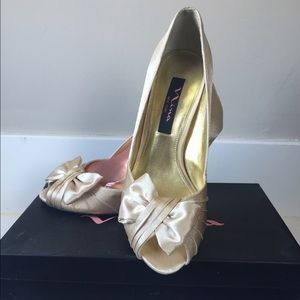 Size 7 Nina (Forbes Style) Satin Peep Toe in Gold