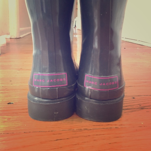 Marc Jacobs Gray Rainboots with pink trim