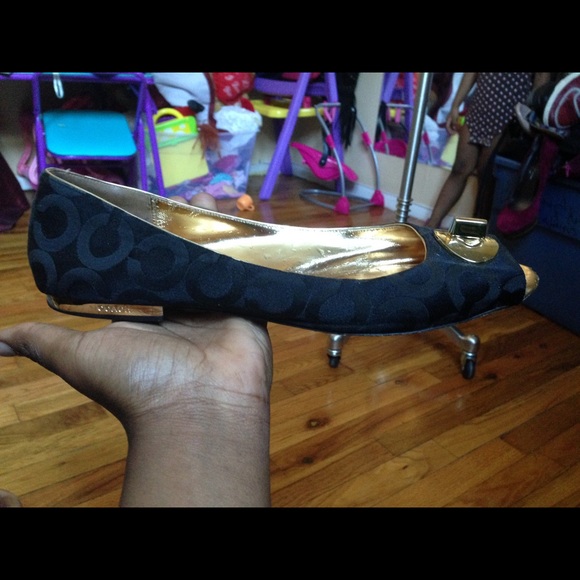 Coach flats