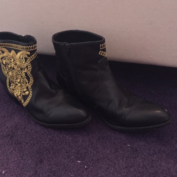 Pointed boots - Picture 2 of 4