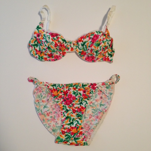 Other - Floral Bra & Panty Set