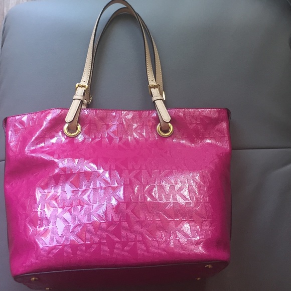Michael Kors Jet Set Grab Leather Fuschia Tote Bag - Picture 2 of 4