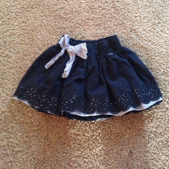girls navy skirt with striped bow (10/12)