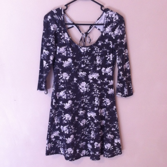 American Eagle Outfitters Dresses & Skirts - NWT Grey and White Floral Dress