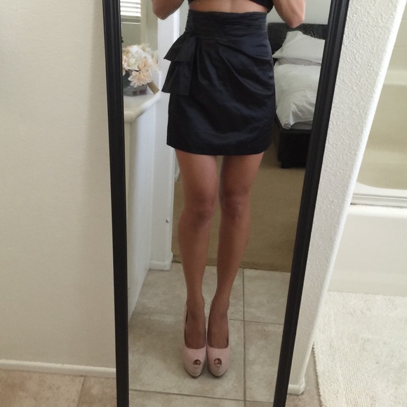 Forever 21 black skirt