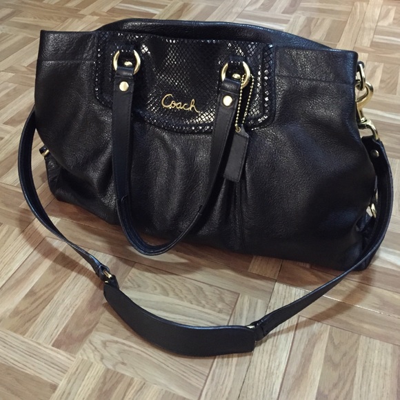 *Sold* Coach handbag - Picture 1 of 4