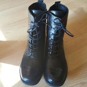 Combat boots