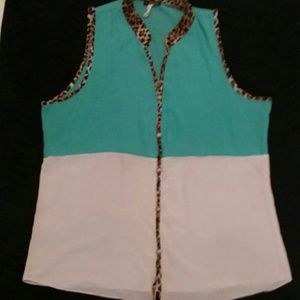 Sleeveless top w/ cheetah trim