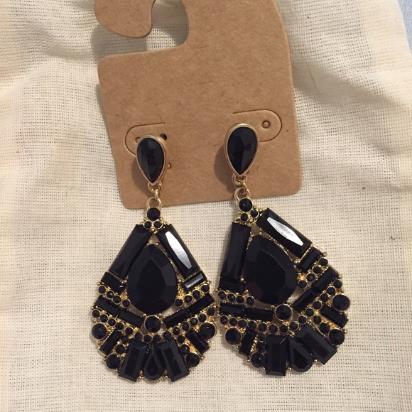 Modcloth black and gold costume jewelry earrings