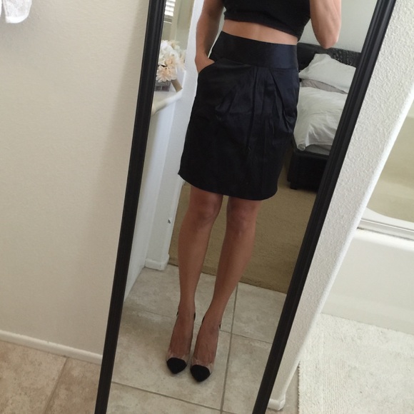 Forever 21 black front pocket skirt
