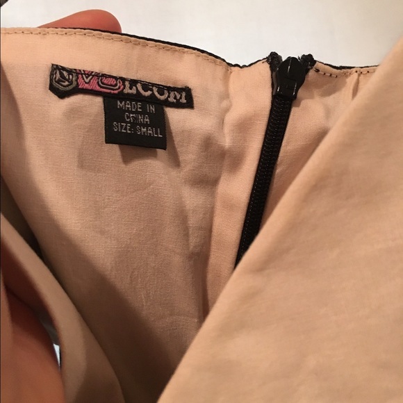 🌟NWOT: VOLCOM Black & Tan Polka Dot Tank Top- S - Picture 3 of 4