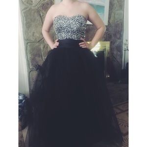 Full tulle ball gown!