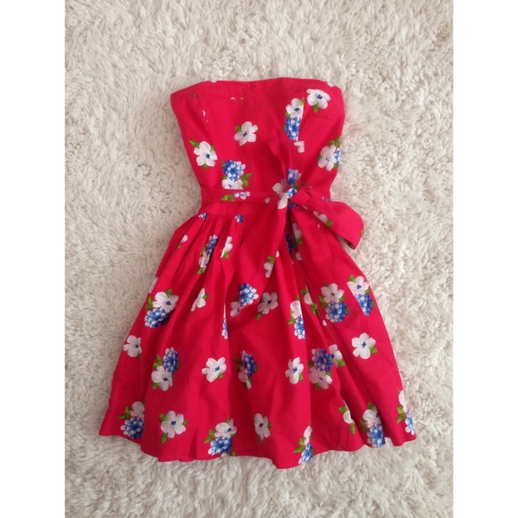 Abercrombie & Fitch Dresses & Skirts - Abercrombie & Fitch Red Floral Dress🌲👗💕