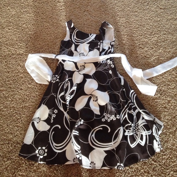 Retro looking girls dress