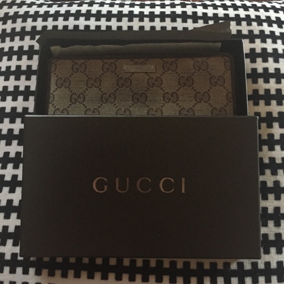 Authentic Gucci continental wallet