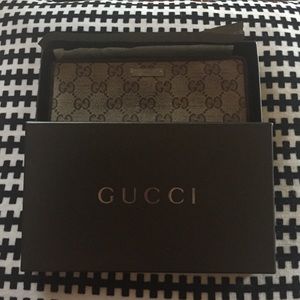Authentic Gucci continental wallet