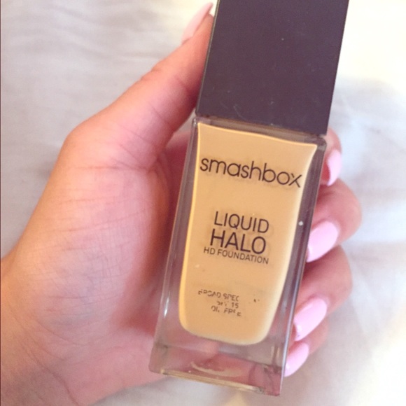 Smash box foundation.