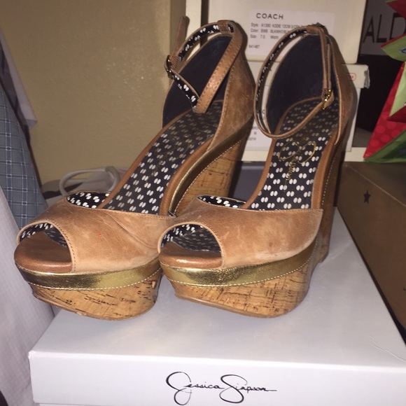 Jessica Simpson sz 7 Tan wedges