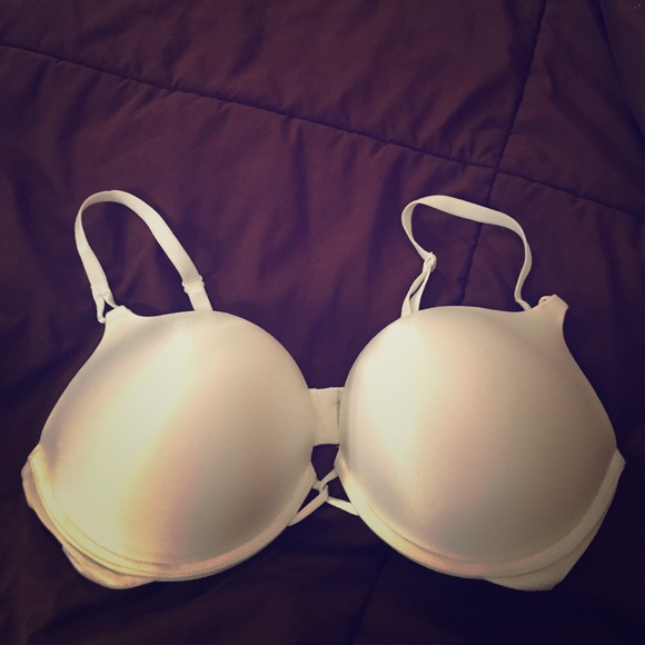 Victoria's Secret bombshell plunge 38C