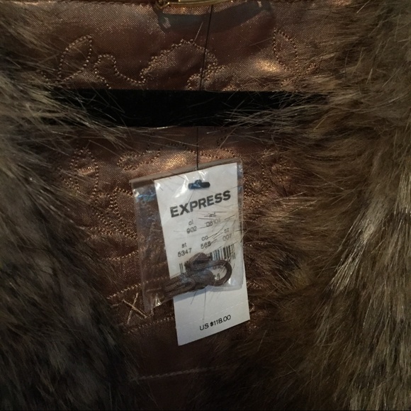 ⭐️HP⭐️Express Fur Vest - Picture 3 of 4