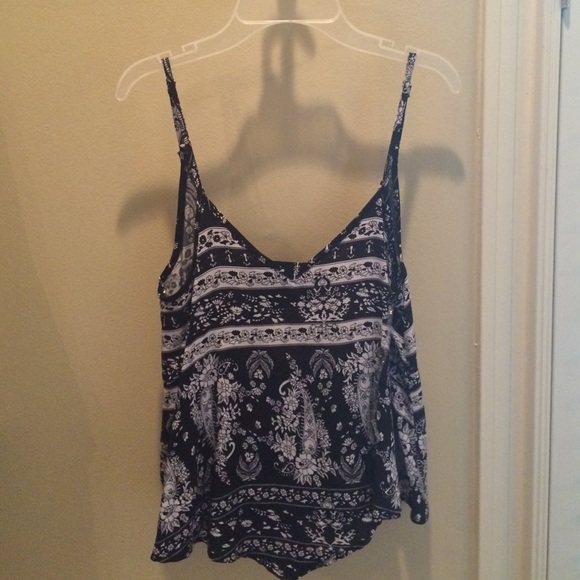 Cute Black and White Top!