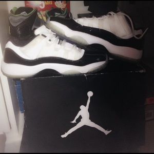 Air jordan concord 11 lows