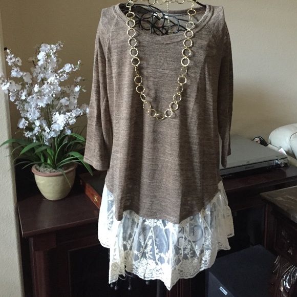 Lace Trim Tee - Picture 3 of 3