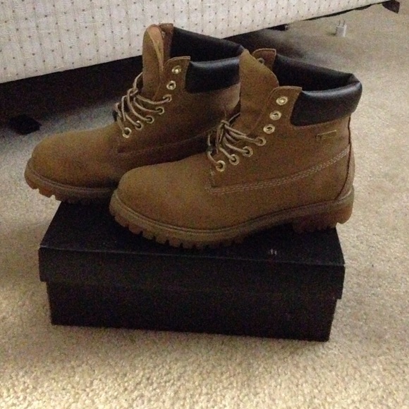 boots - Picture 2 of 4