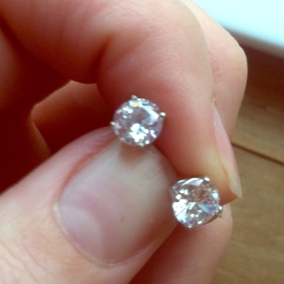💎SALE💎Sterling silver round CZ stud earrings