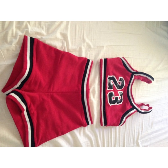 Miley Cyrus 23 crop top and shorts