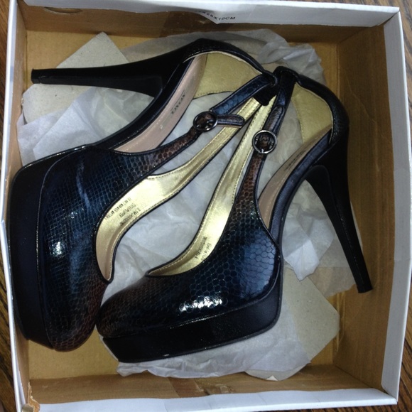 Black Heels with dark snakeprint