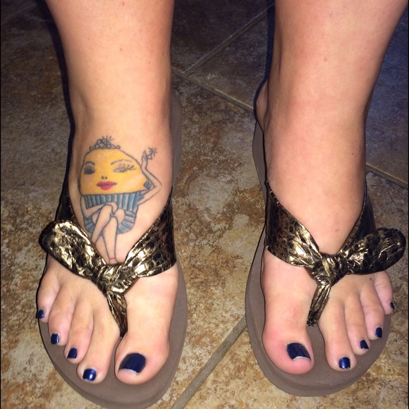 Kenneth Cole Reaction Flip Flops