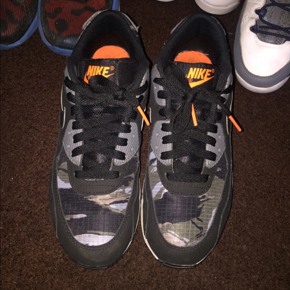 Air Max - Picture 3 of 3