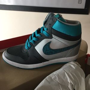 BRAND NEW NIKE WEDGE