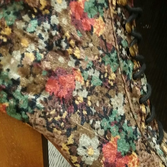 Steve Madden Platform Ankle Boots - Picture 2 of 3