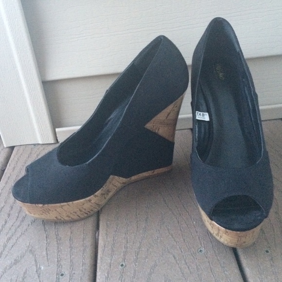Black cork wedges