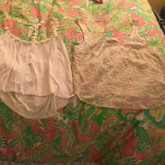 SOLD Summer tank top bundle - Picture 1 of 3