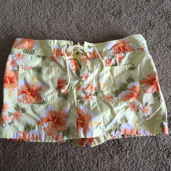 Old Navy Dresses & Skirts - Old Navy Tropical Skort