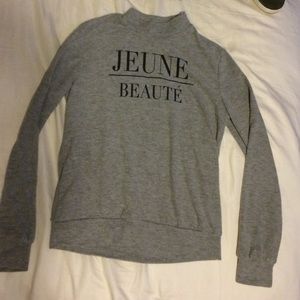 Jeune Beauté (young beauty) grey sweater