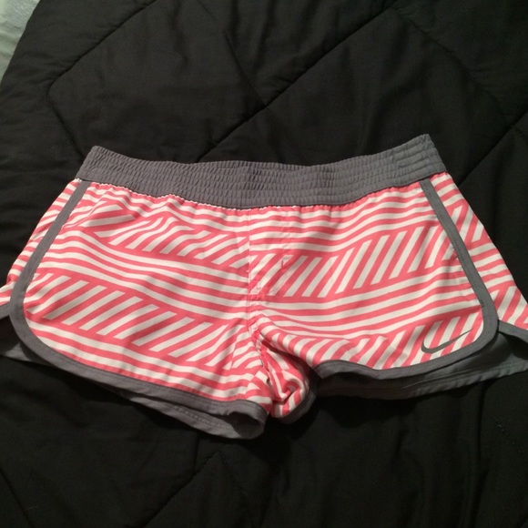 reversible pink white and gray Nike shorts - Picture 2 of 2