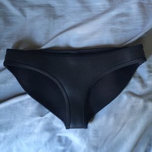 Triangl Milly NY Noir black leather bottom