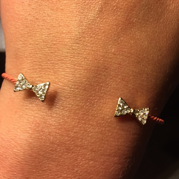 💋 SOLD 💋 Bow bracelet - Picture 2 of 3