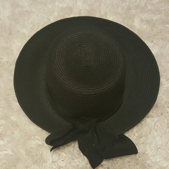 Black wide brim sun hat