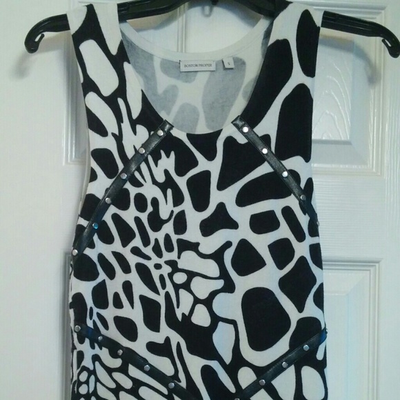 Boston Proper sleeveless light tunic sweater.