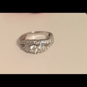 3 STONE 2 carat  14kt  white gold ring
