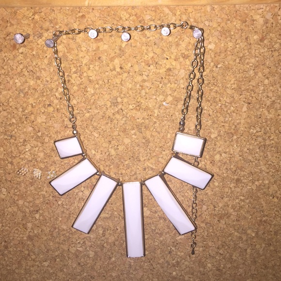 White and Gold Chic Necklace