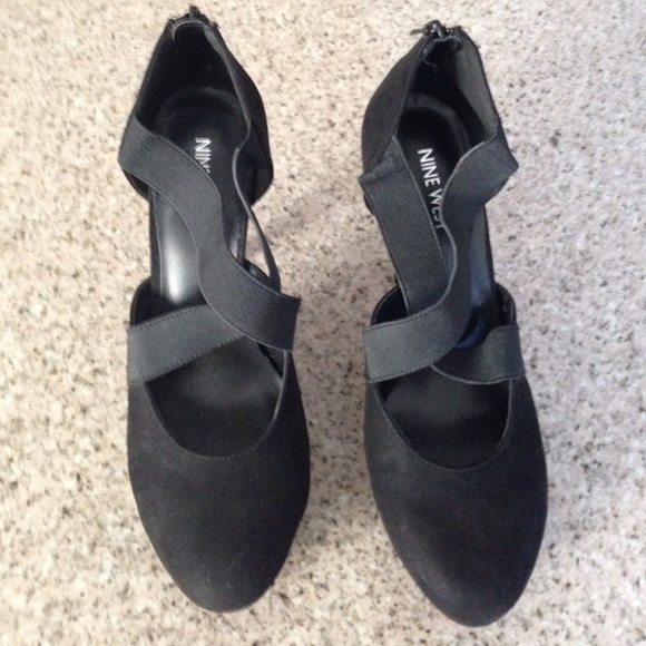 Nine West black cross strap pumps