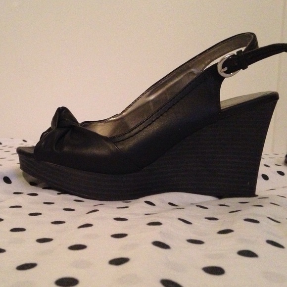 Black wedged knot heels